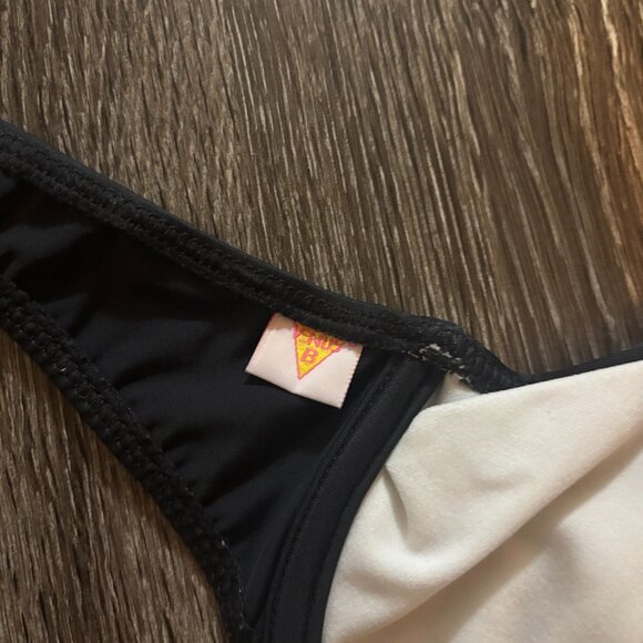90’s Vintage Venus B bikini top - Picture 5 of 5